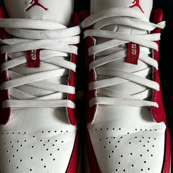 Air Jordan 1 Low (GS) Gym Red - size 7y - Picture 12 of 16